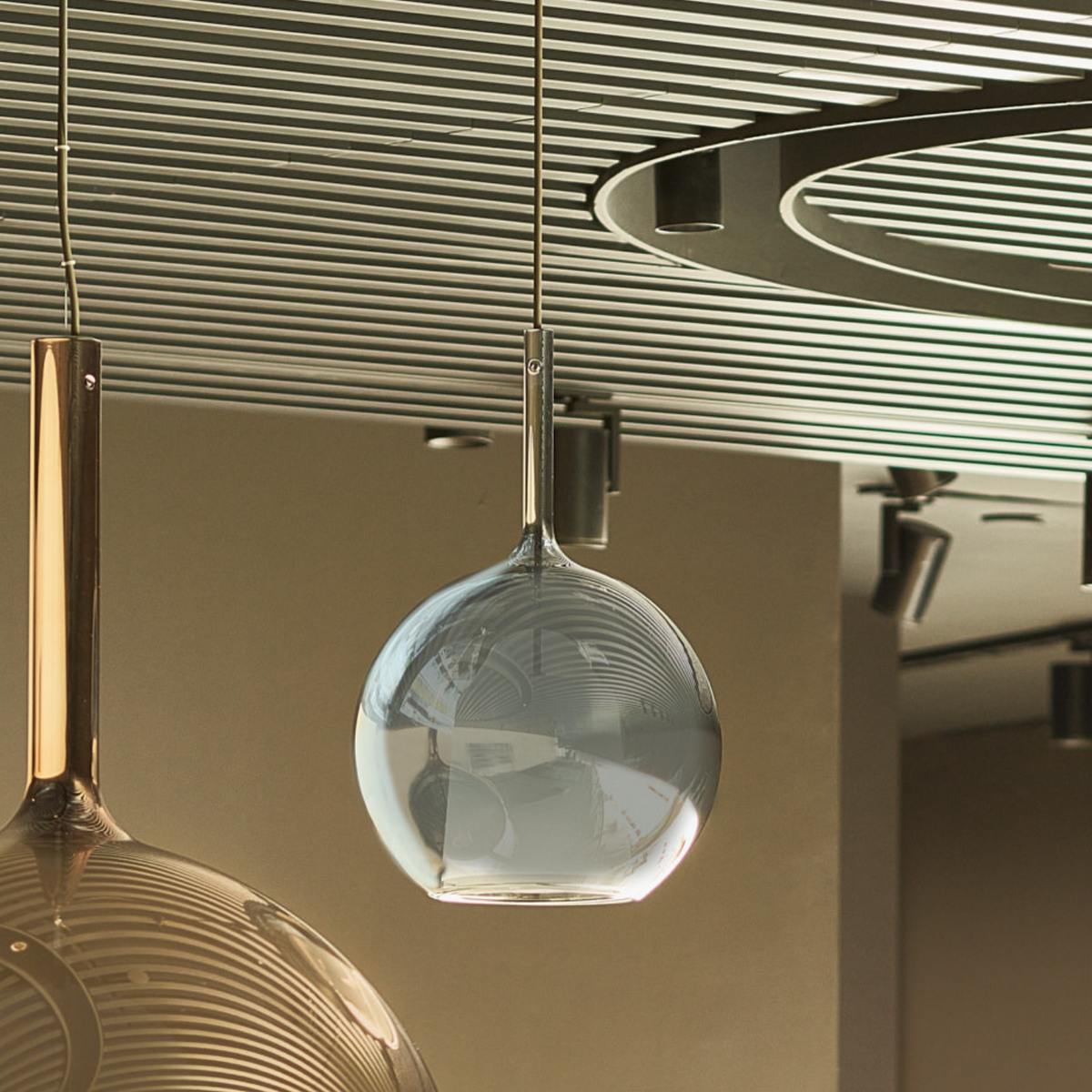 Penta GLO Medium, Mirroring Silver